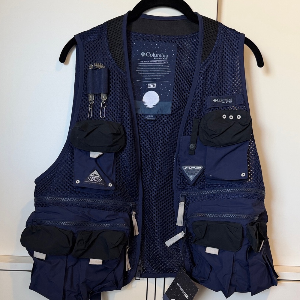 Kith x Columbia Black & Navy Mesh Utility Vest with Multiple Pockets in XS